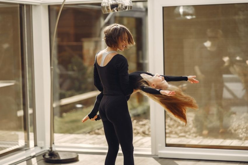 6 Black-Tie Optional Outfits That Work in 2026