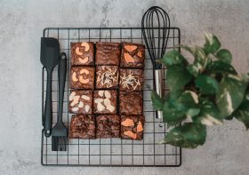 UltraCuisine Cooling Rack vs Quarter Sheet Pan Set: Which Baking Duo Wins for Wedding Catering Prep?