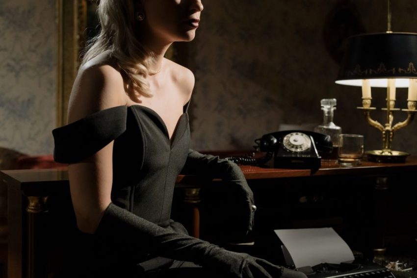 Mob Wife Aesthetic Winter: The Mob Wife Aesthetic: How to Get the Look This Winter