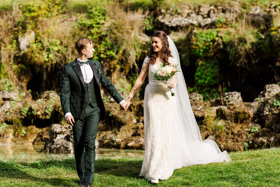 Beautiful wedding moment captured in Bușteni, Romania, showcasing elegance and love amidst nature.